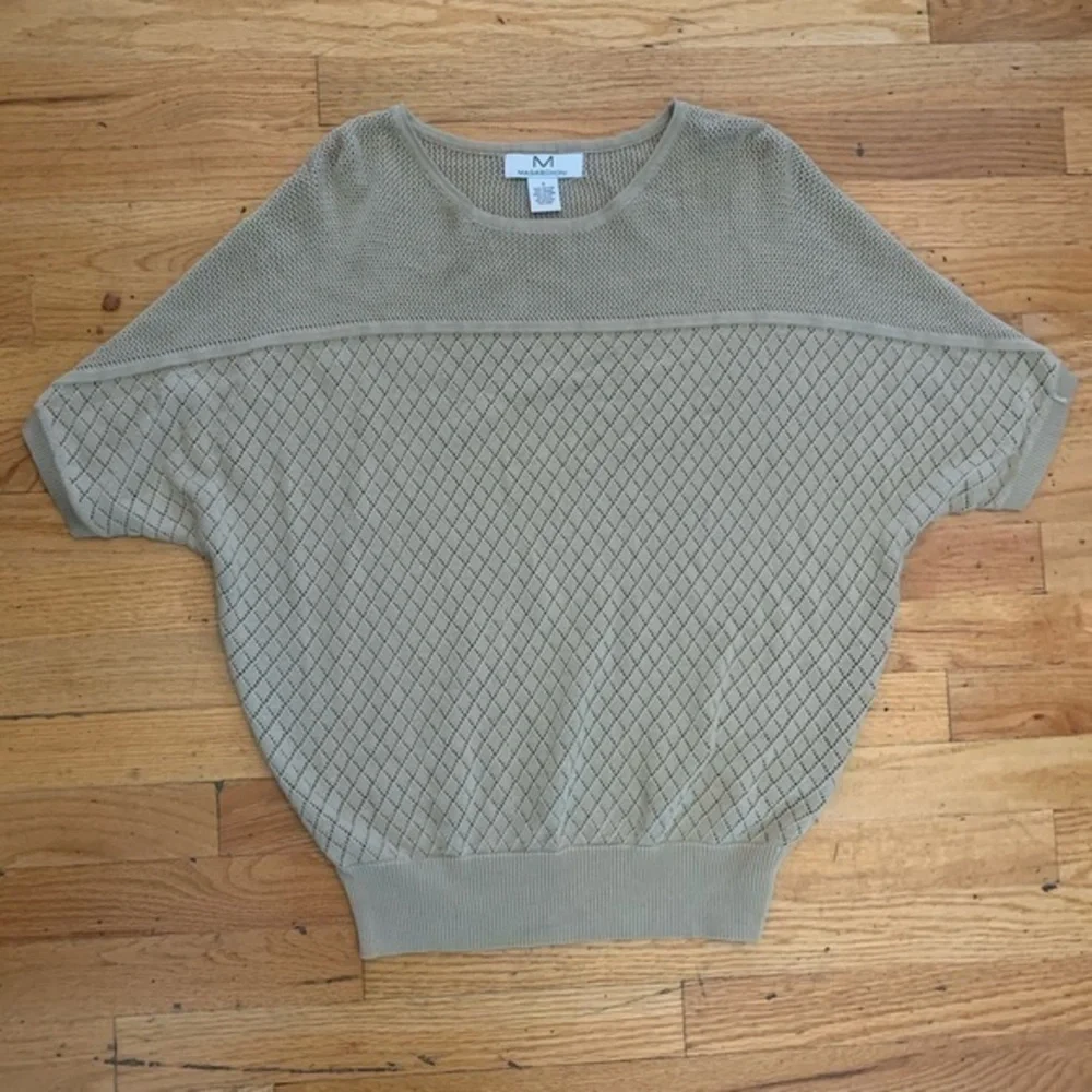 Magaschoni size small sweater